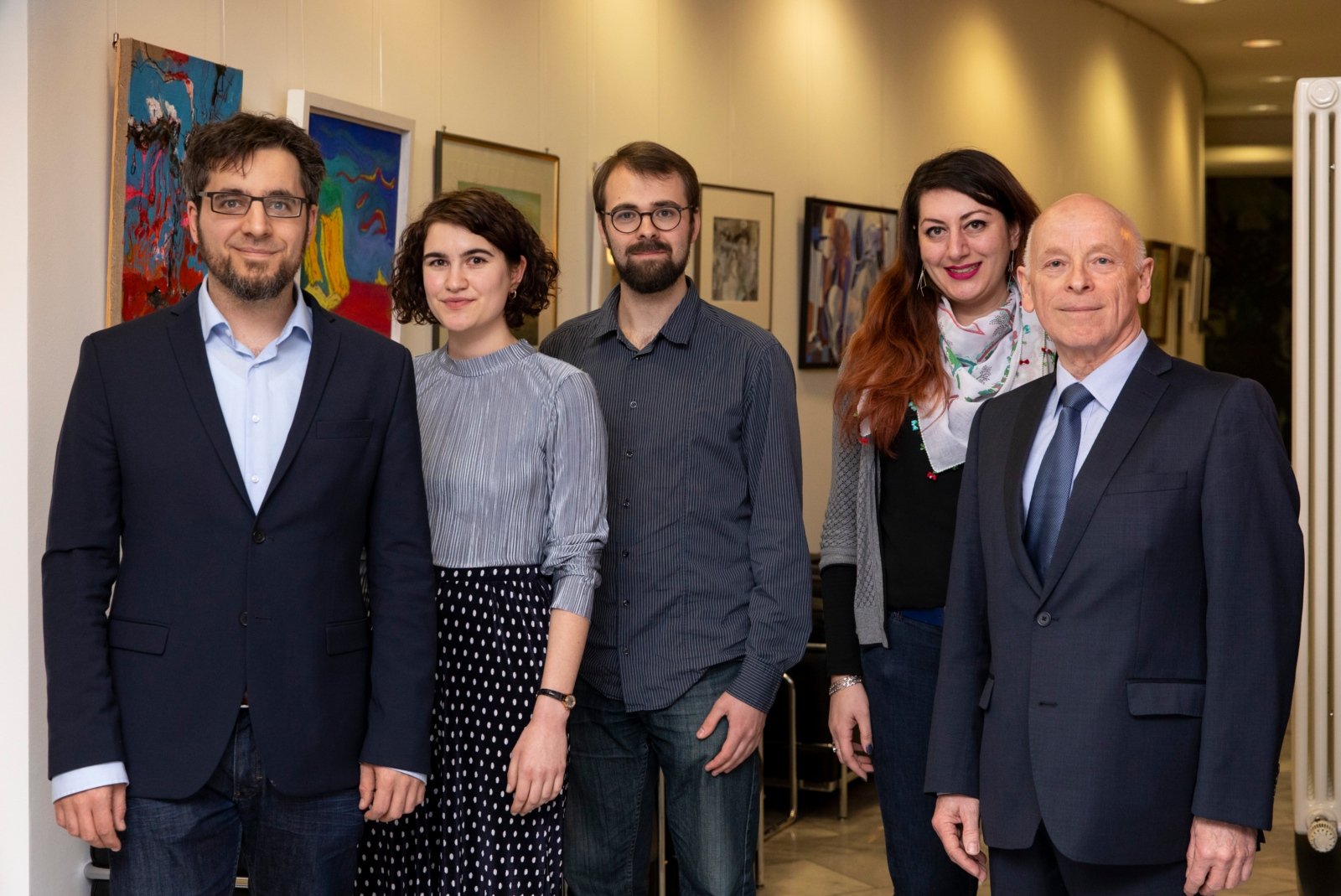 (v. l. n. r. Dr. Christian Stroebele, Carolin V. Schulz, Robin  Flack, Ayşe Coşkun-Şahin, Konrad Hahn; nicht auf dem Foto: Vanessa Walker z.Zt. in Jerusalem)